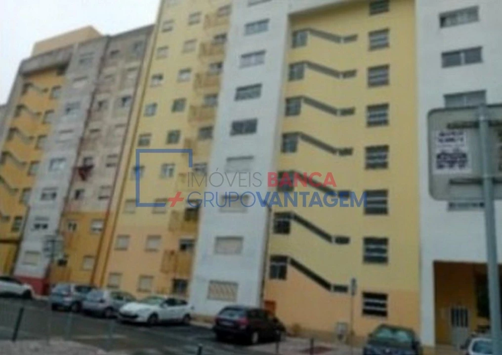 Apartamento T3 para Venda em Casal de Cambra Foto 1