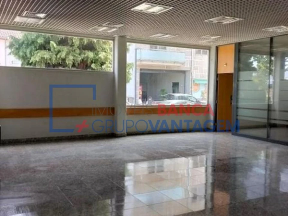 Prédio para Venda em Carrazeda de Ansiães Foto 11