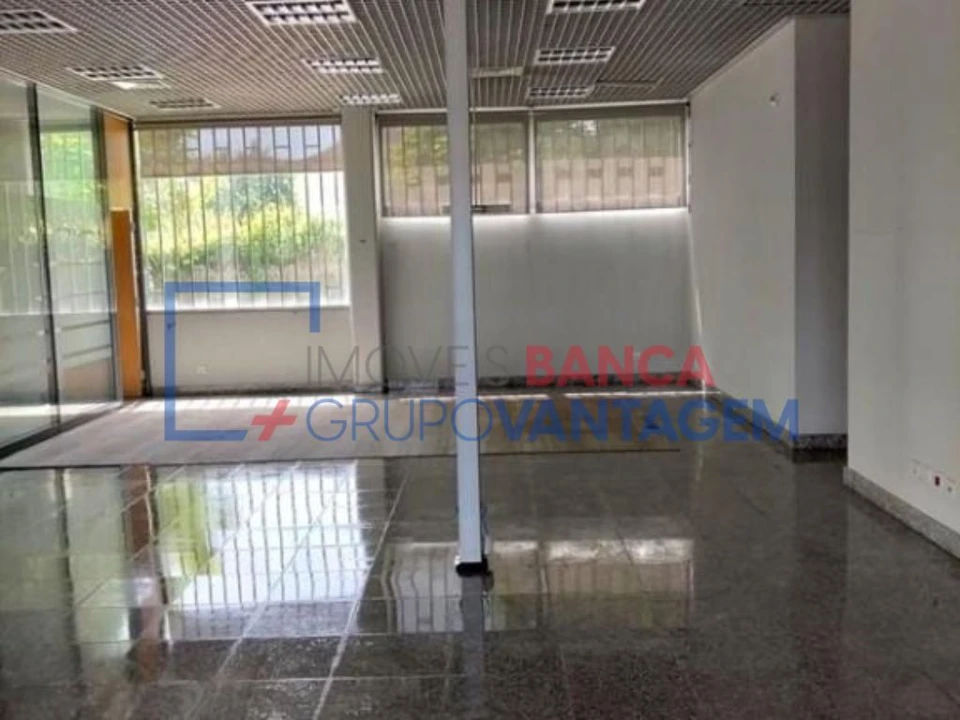 Prédio para Venda em Carrazeda de Ansiães Foto 12