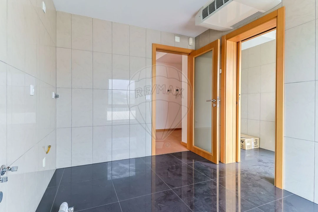Apartamento T3 para Venda em Sé Nova, Santa Cruz, Almedina e São Bartolomeu Foto 23