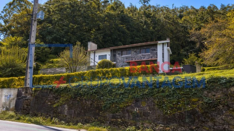 Moradia T3 para Venda em Arrifana