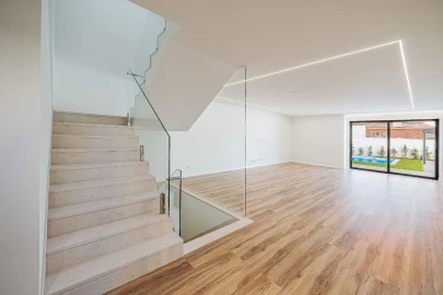 Moradia T4 para Venda em Carcavelos e Parede