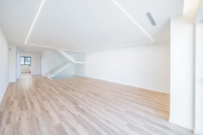 Moradia T4 para Venda em Carcavelos e Parede