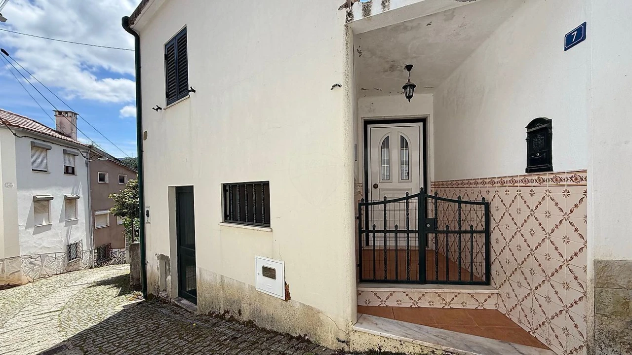 Moradia T3 para Venda em Cadafaz e Colmeal Foto 1