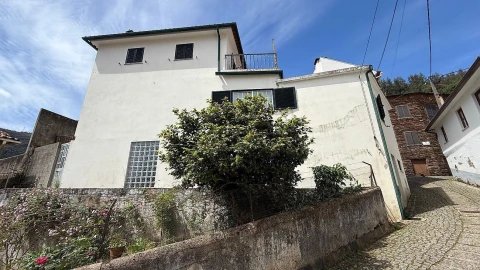 Moradia T3 para Venda em Cadafaz e Colmeal