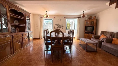 Moradia T3 para Venda em Cadafaz e Colmeal