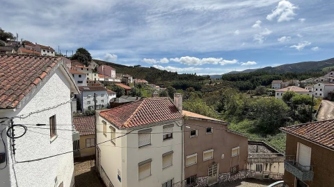 Moradia T3 para Venda em Cadafaz e Colmeal