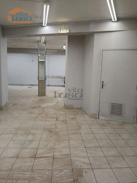 Negócio para Arrendamento em Gondomar (São Cosme), Valbom e Jovim