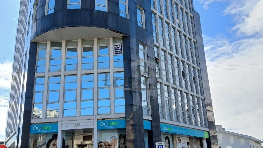 Negócio para Arrendamento em Gondomar (São Cosme), Valbom e Jovim