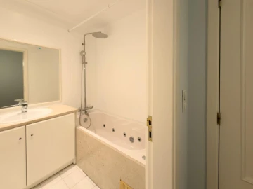 Apartamento T2 para Arrendamento em Oeiras e São Julião da Barra, Paço de Arcos e Caxias