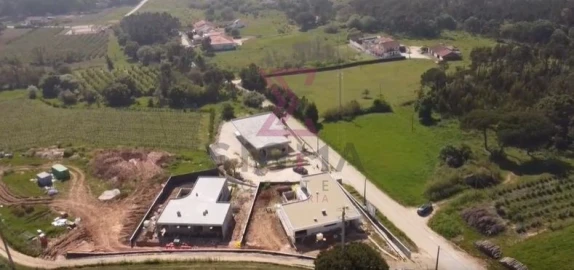 Moradia T3 para Venda em Salir de Matos