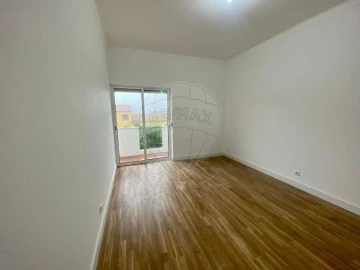 Apartamento T1 para Arrendamento em Marvila, Ribeira Santarém, São Salvador, São Nicolau