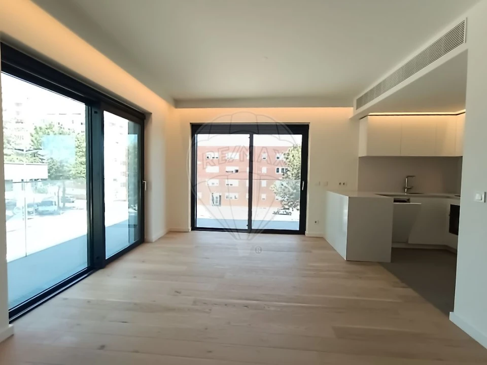 Apartamento T1 para Arrendamento em Avenidas Novas Foto 4