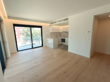 Apartamento T1 para Arrendamento em Avenidas Novas
