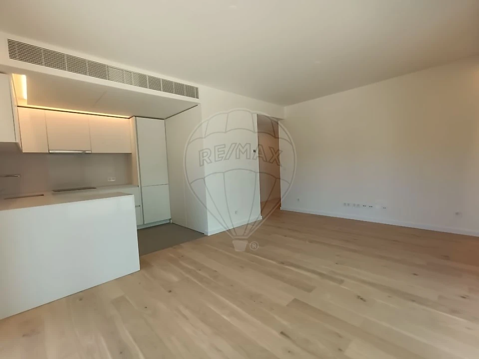 Apartamento T1 para Arrendamento em Avenidas Novas Foto 9