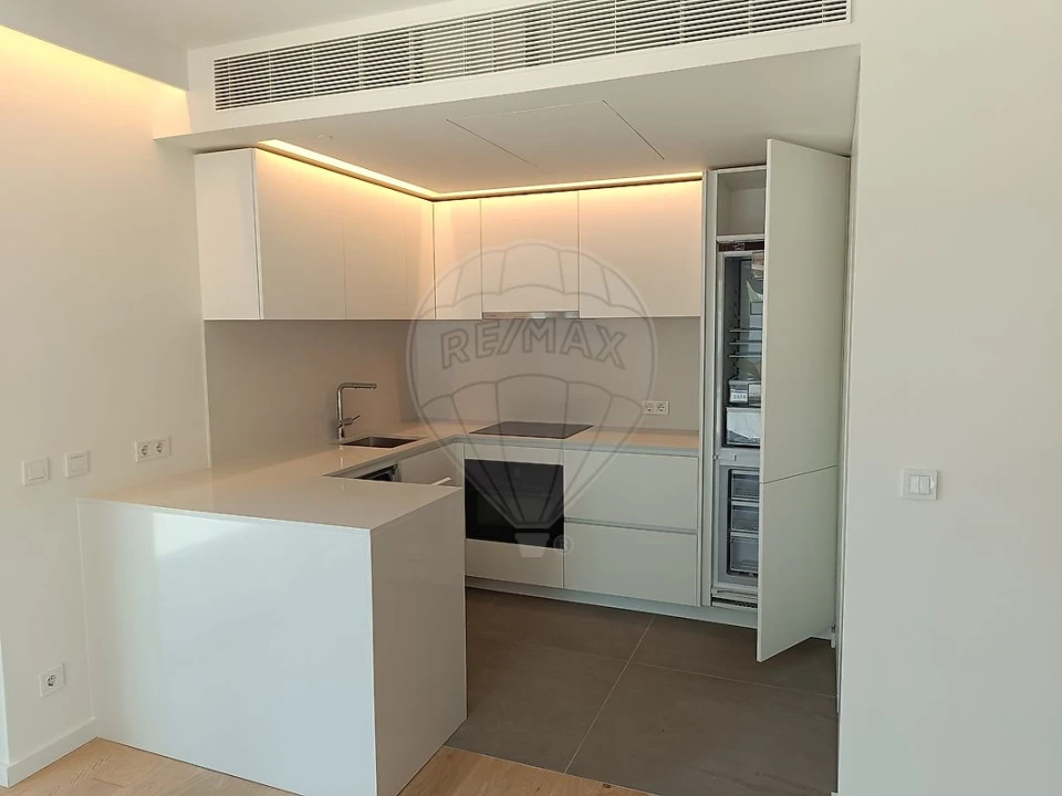 Apartamento T1 para Arrendamento em Avenidas Novas Foto 3