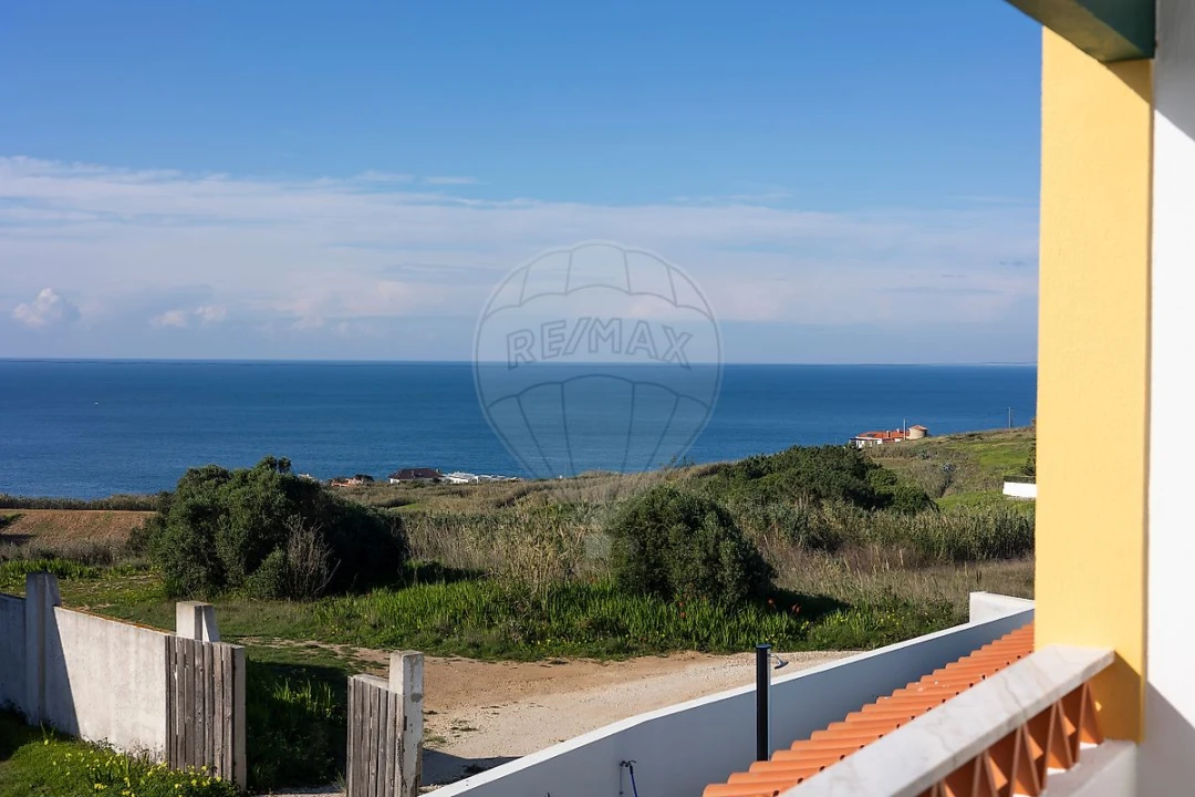 Moradia T5 para Venda em Santo Isidoro Foto 3