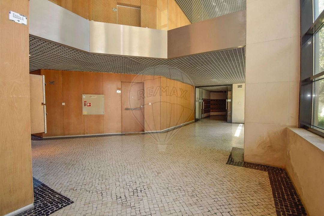 Apartamento T5 para Venda em Campolide Foto 41