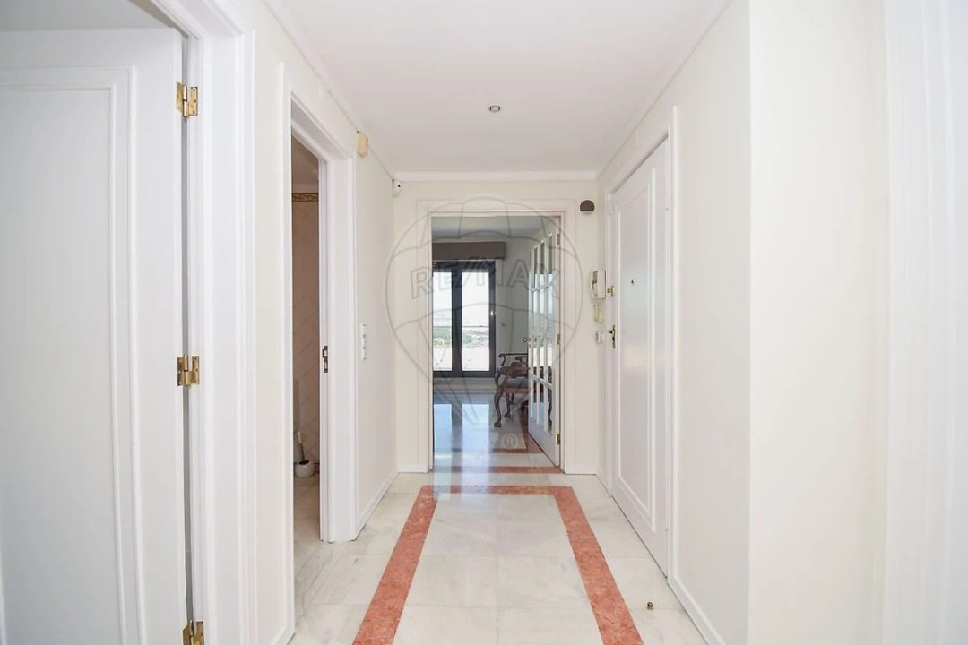 Apartamento T5 para Venda em Campolide Foto 8