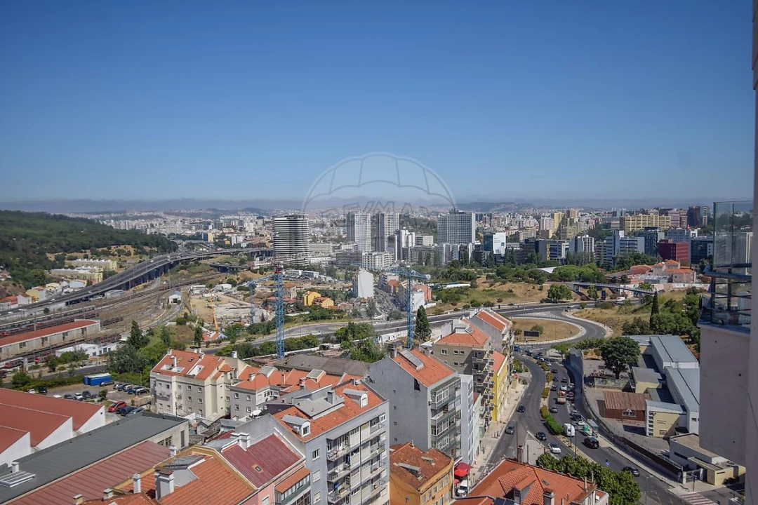 Apartamento T5 para Venda em Campolide Foto 18