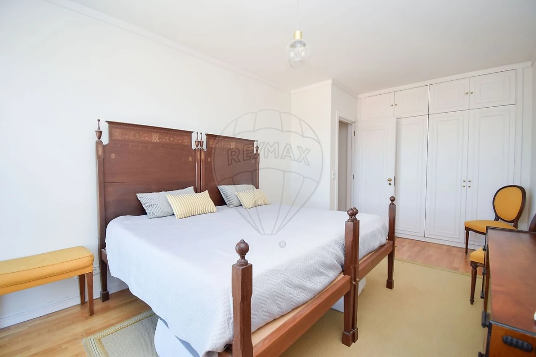 Apartamento T5 para Venda em Campolide Foto 13