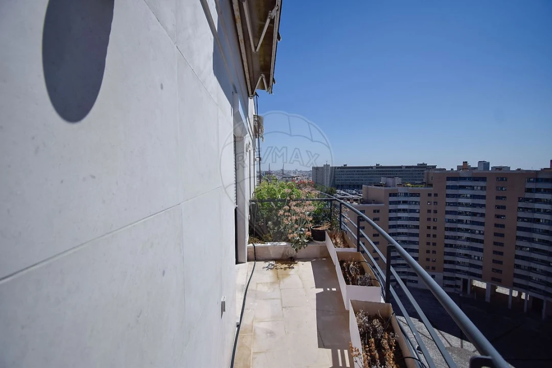 Apartamento T5 para Venda em Campolide Foto 29