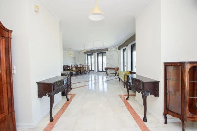 Apartamento T5 para Venda em Campolide