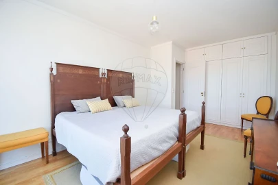 Apartamento T5 para Venda em Campolide