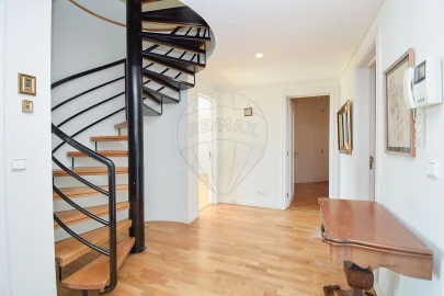 Apartamento T5 para Venda em Campolide