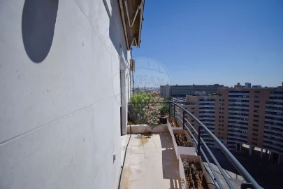 Apartamento T5 para Venda em Campolide