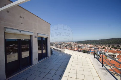 Apartamento T5 para Venda em Campolide