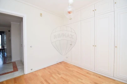 Apartamento T5 para Venda em Campolide