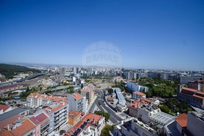Apartamento T5 para Venda em Campolide
