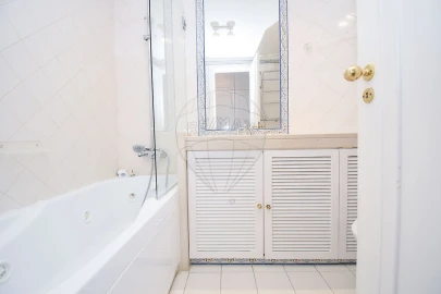 Apartamento T5 para Venda em Campolide
