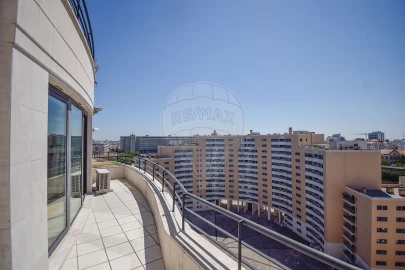 Apartamento T5 para Venda em Campolide
