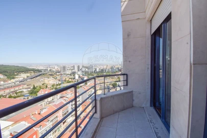 Apartamento T5 para Venda em Campolide