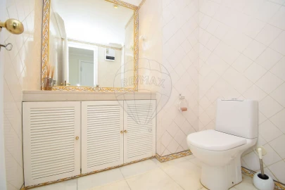 Apartamento T5 para Venda em Campolide