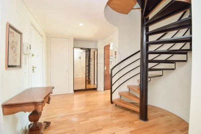 Apartamento T5 para Venda em Campolide