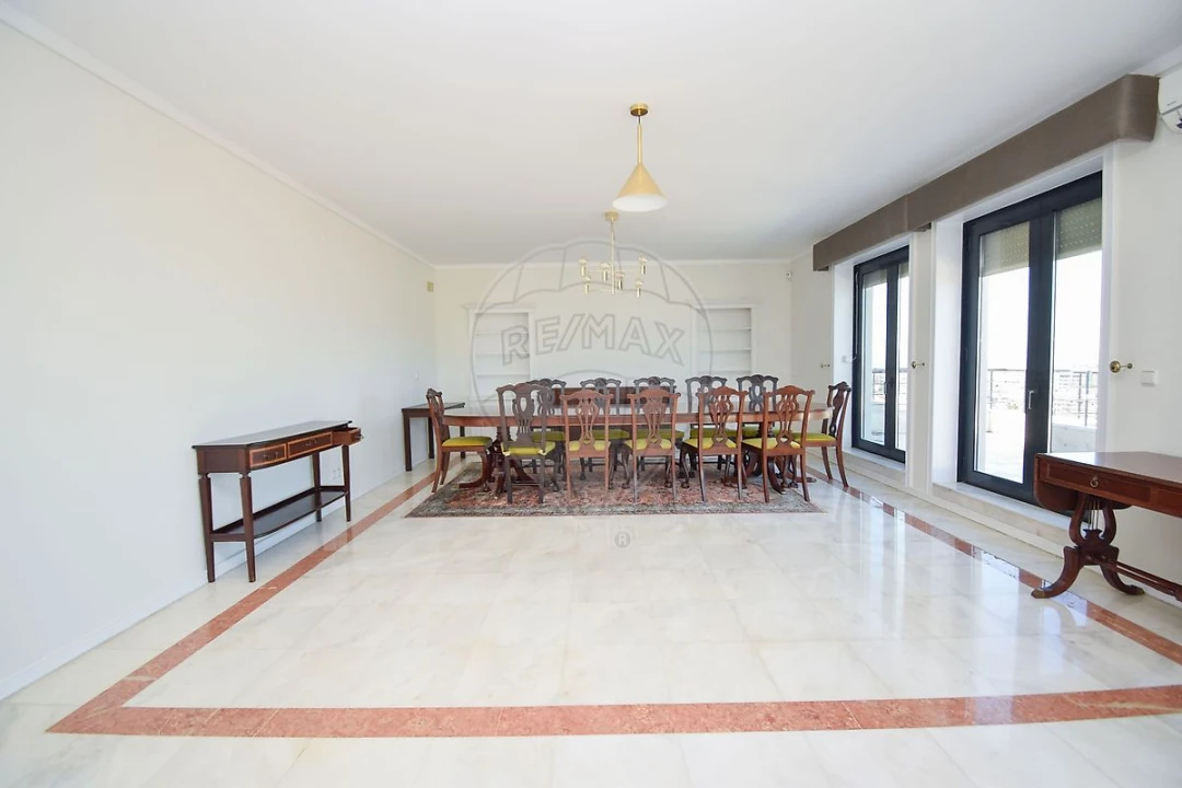 Apartamento T5 para Venda em Campolide Foto 4