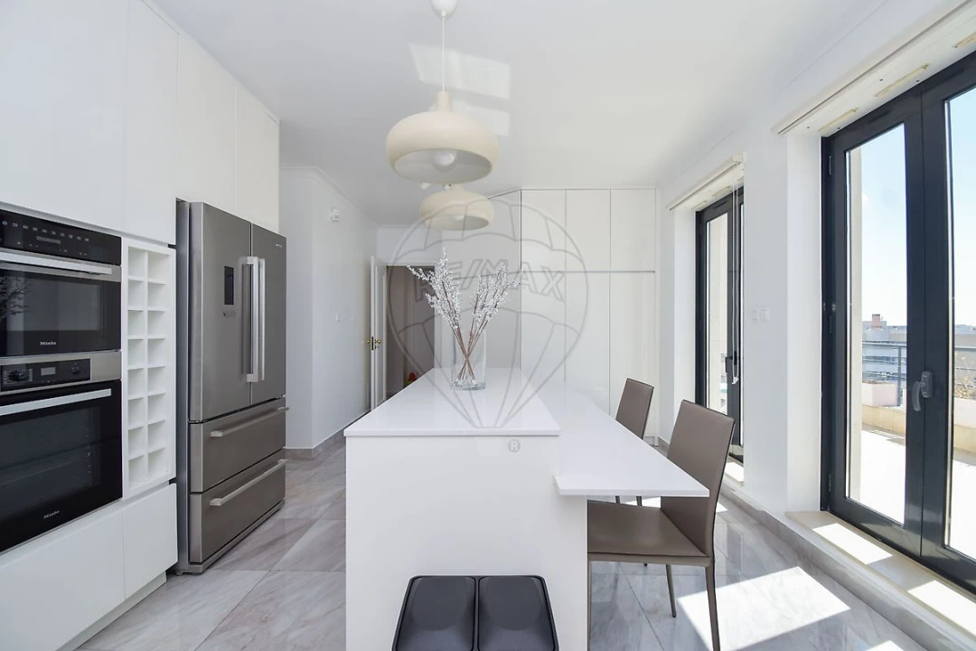 Apartamento T5 para Venda em Campolide Foto 33