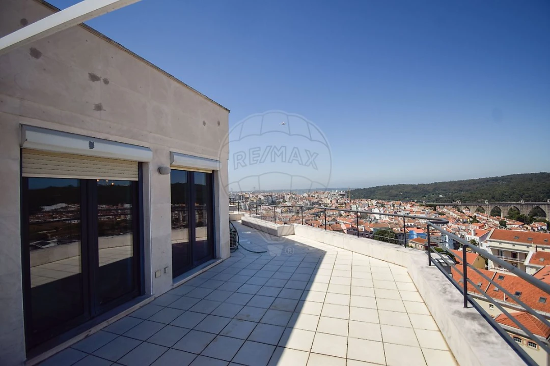 Apartamento T5 para Venda em Campolide Foto 30