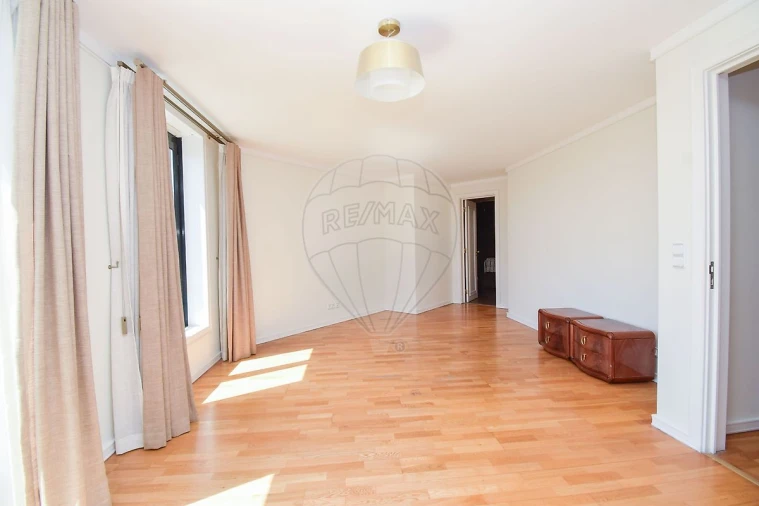 Apartamento T5 para Venda em Campolide Foto 21