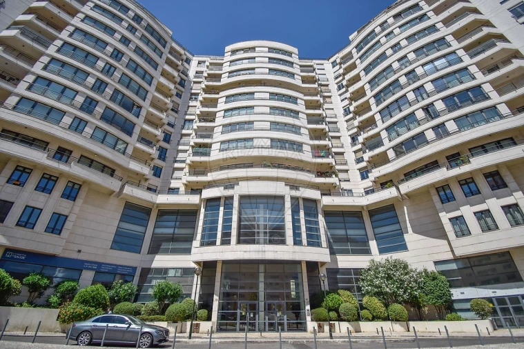 Apartamento T5 para Venda em Campolide Foto 43