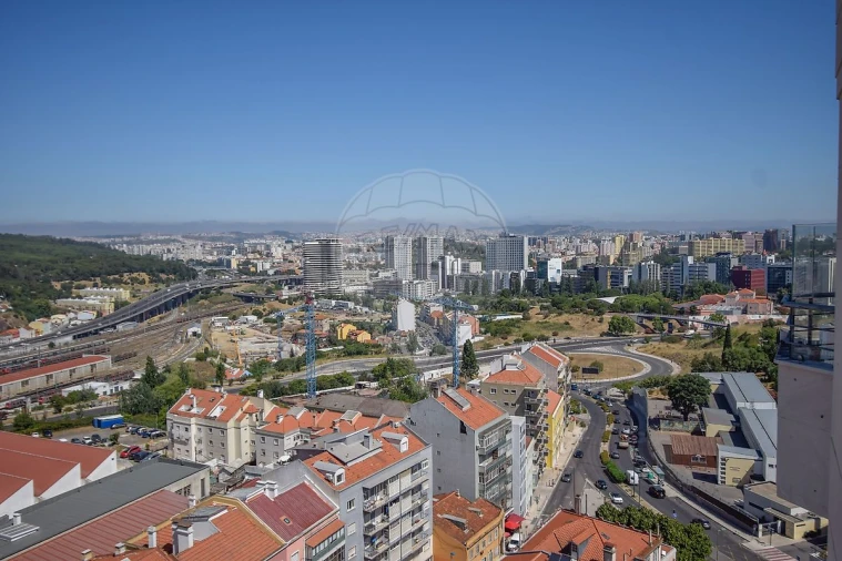 Apartamento T5 para Venda em Campolide Foto 18