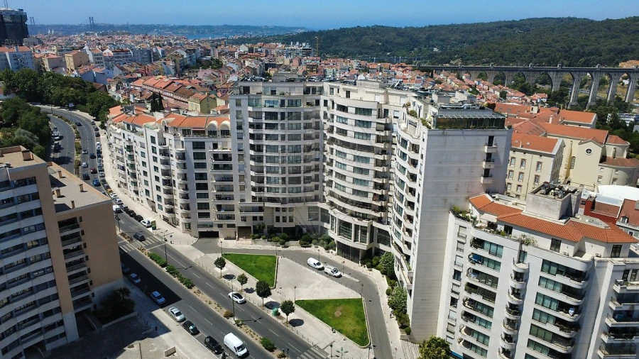 Apartamento T5 para Venda em Campolide Foto 45