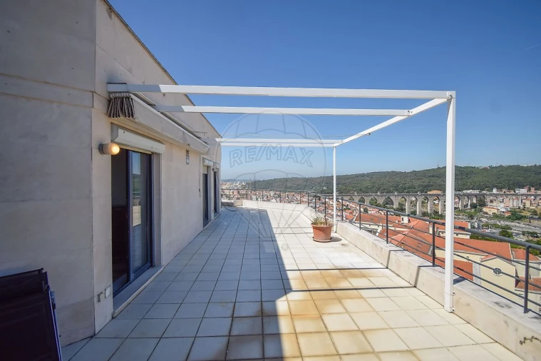 Apartamento T5 para Venda em Campolide Foto 26