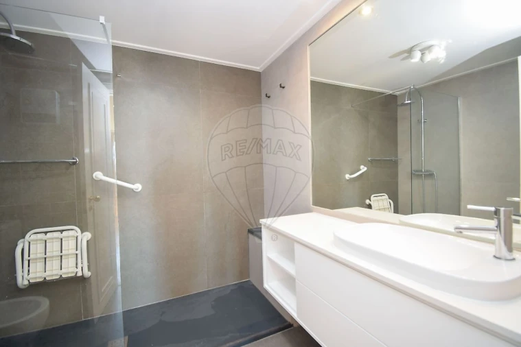 Apartamento T5 para Venda em Campolide Foto 25