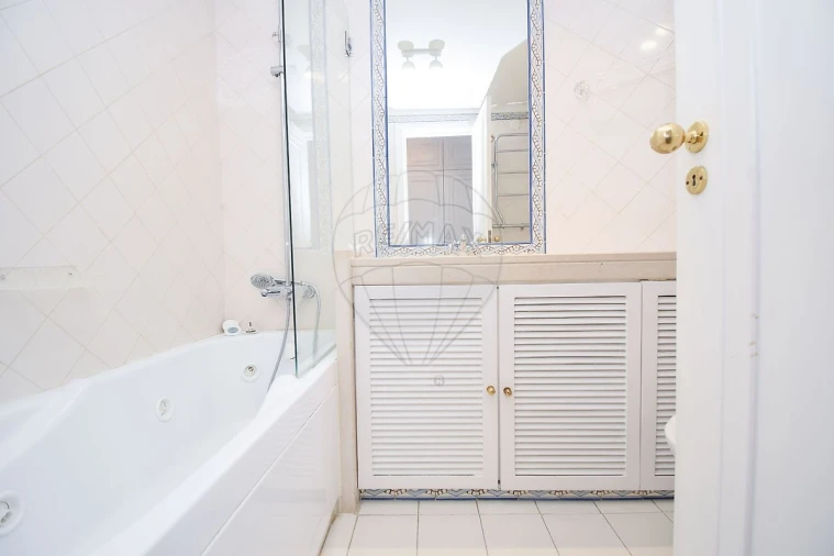 Apartamento T5 para Venda em Campolide Foto 14