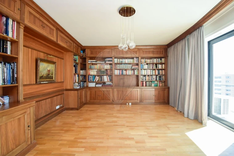 Apartamento T5 para Venda em Campolide Foto 22