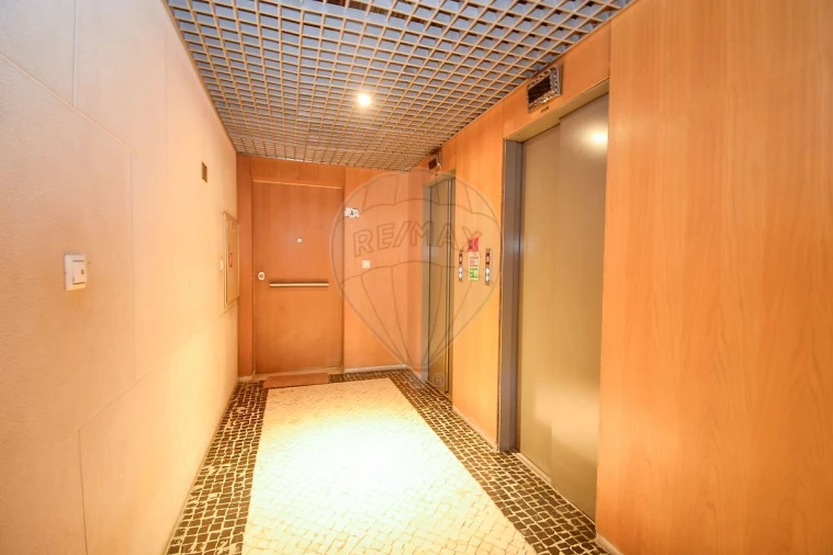 Apartamento T5 para Venda em Campolide Foto 42